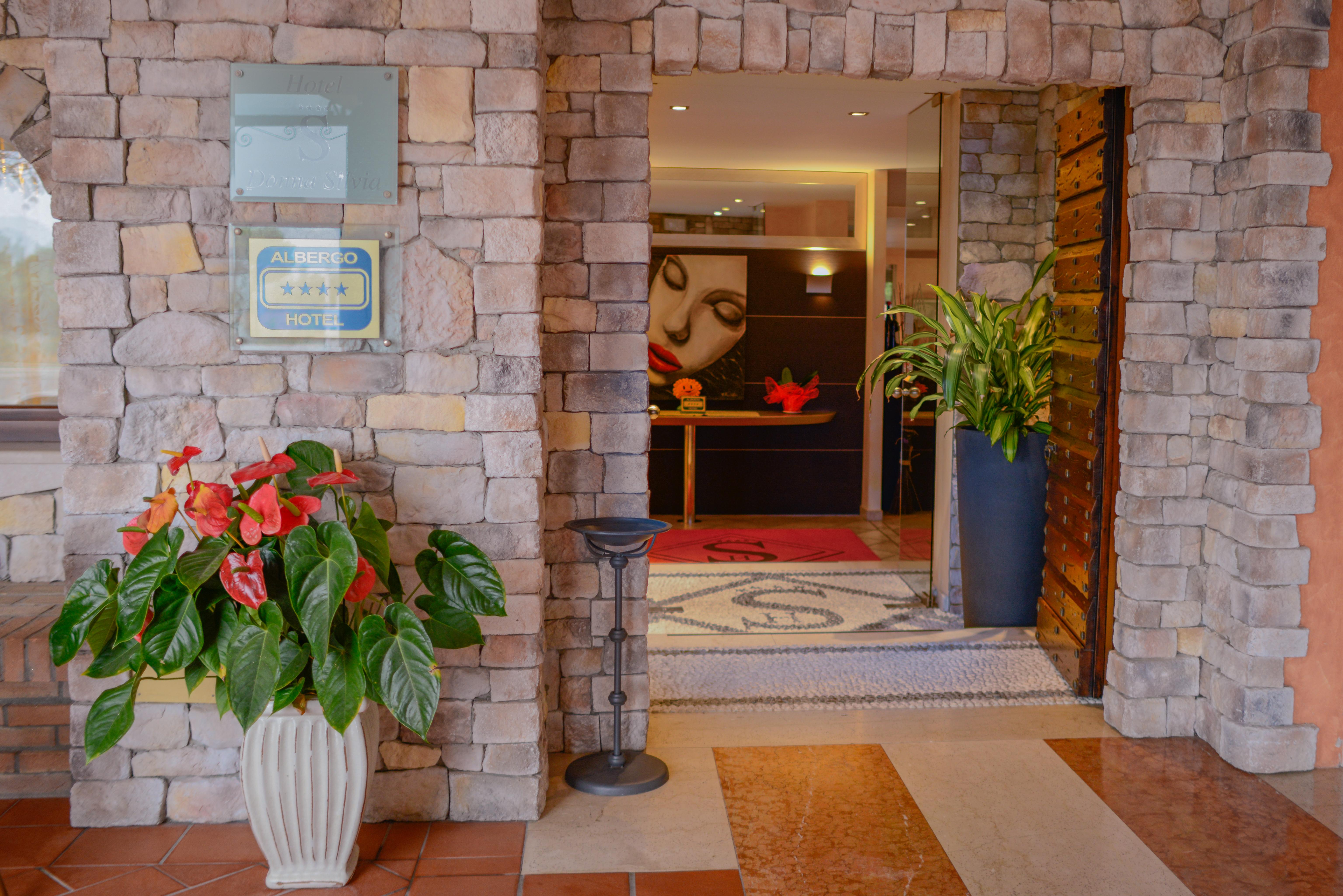 מנרבה דל גארדה Ahg Donna Silvia Wellness Hotel מראה חיצוני תמונה