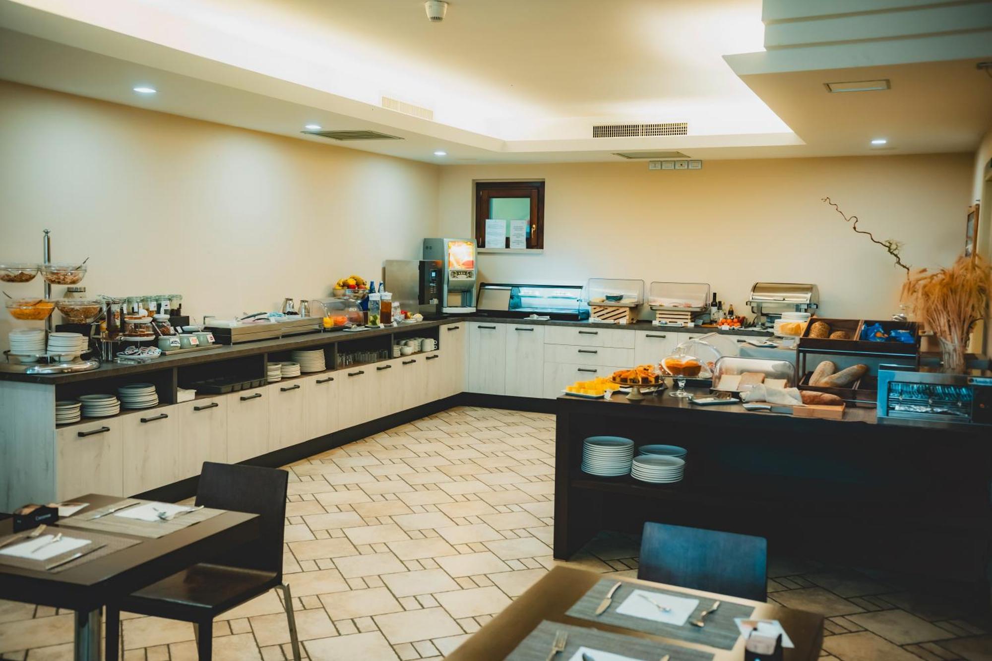 מנרבה דל גארדה Ahg Donna Silvia Wellness Hotel מראה חיצוני תמונה