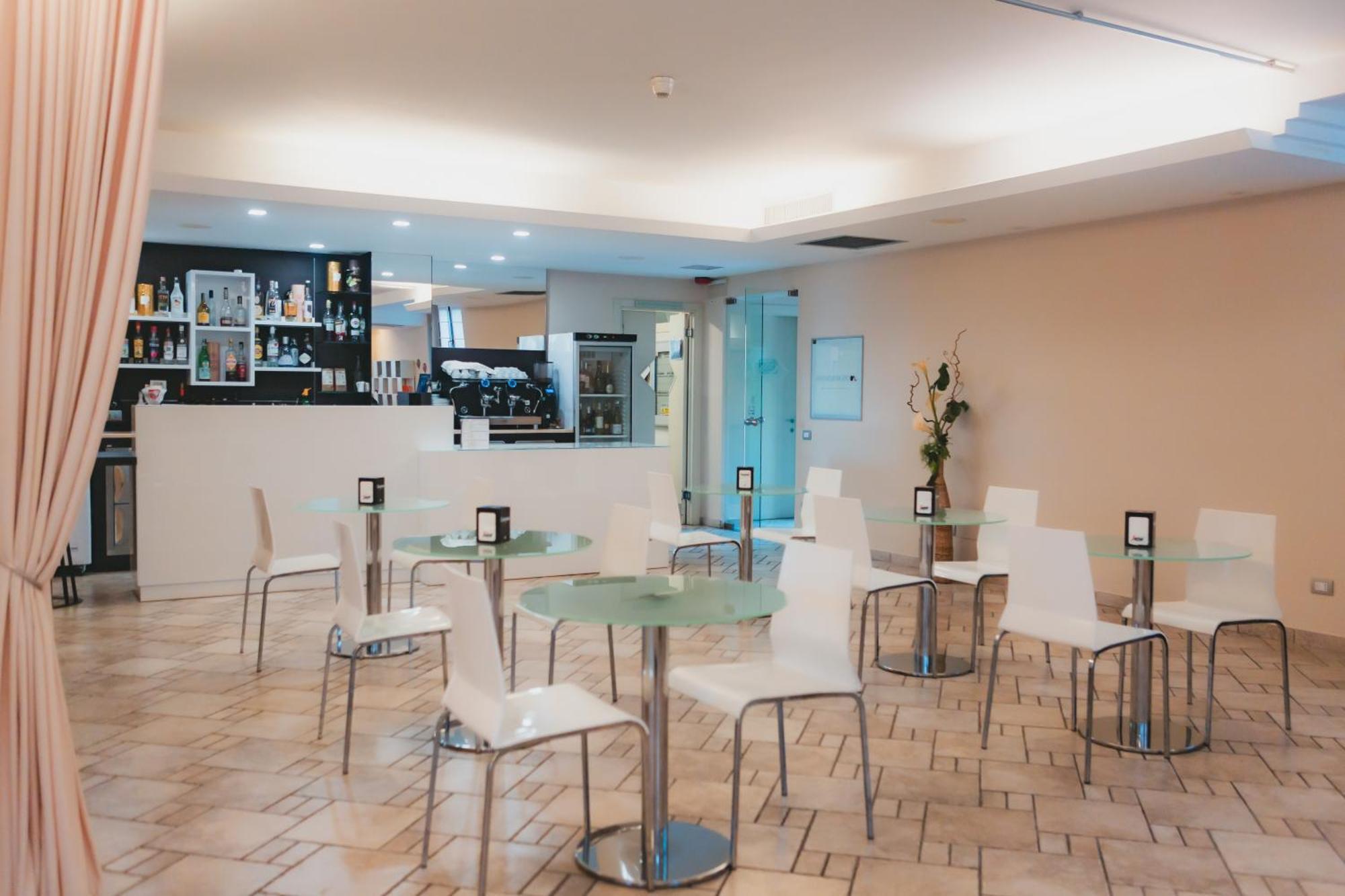 מנרבה דל גארדה Ahg Donna Silvia Wellness Hotel מראה חיצוני תמונה