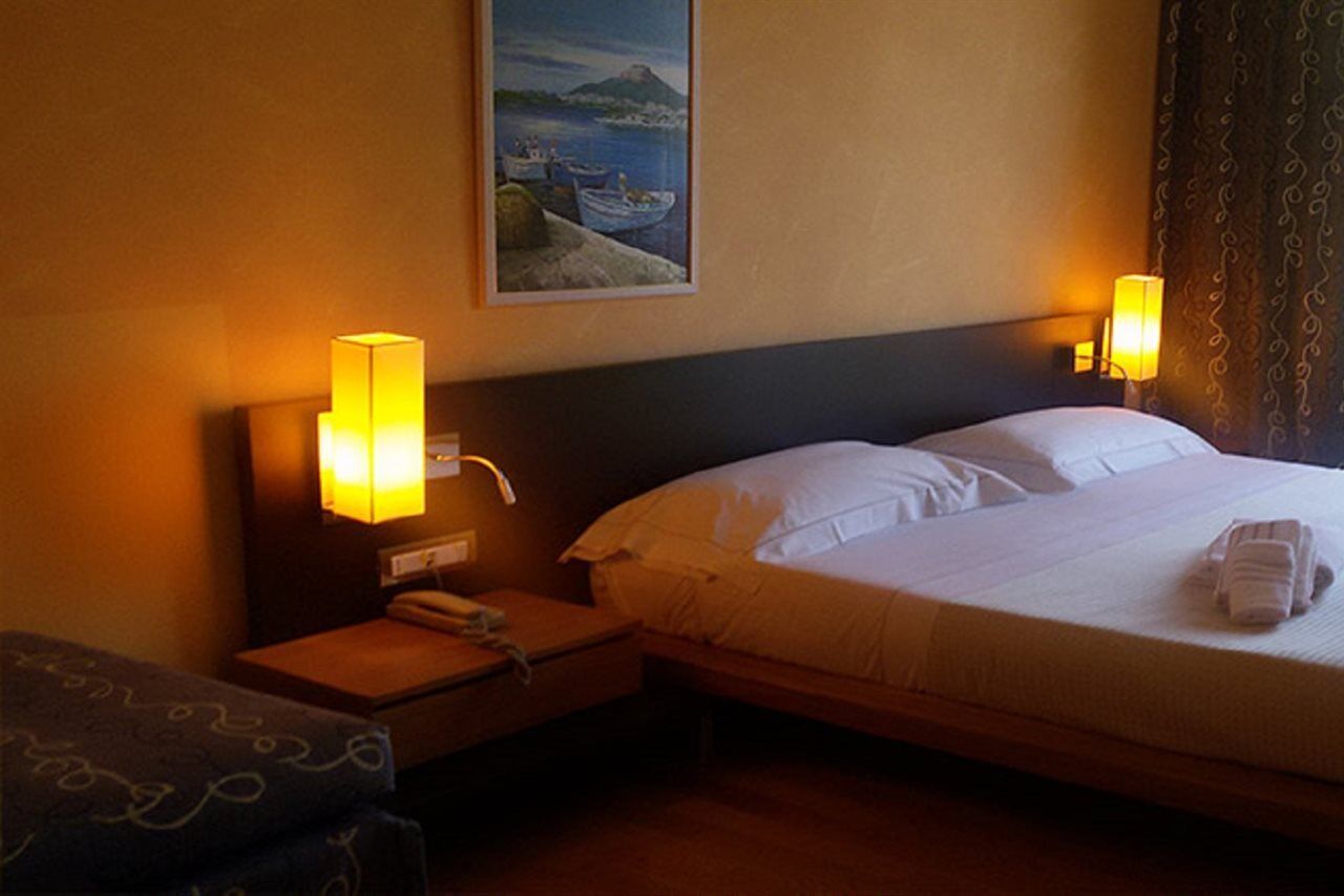 מנרבה דל גארדה Ahg Donna Silvia Wellness Hotel מראה חיצוני תמונה